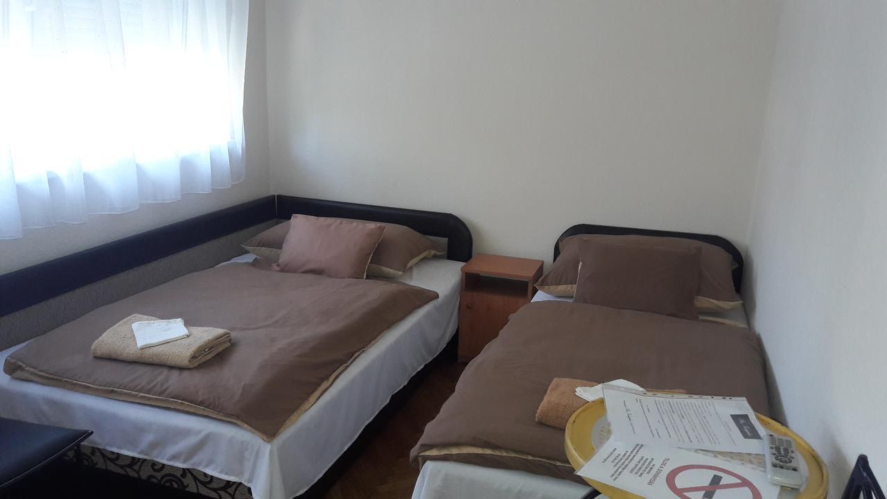 Pero Vendeghaz Hotel Debreţin Exterior foto