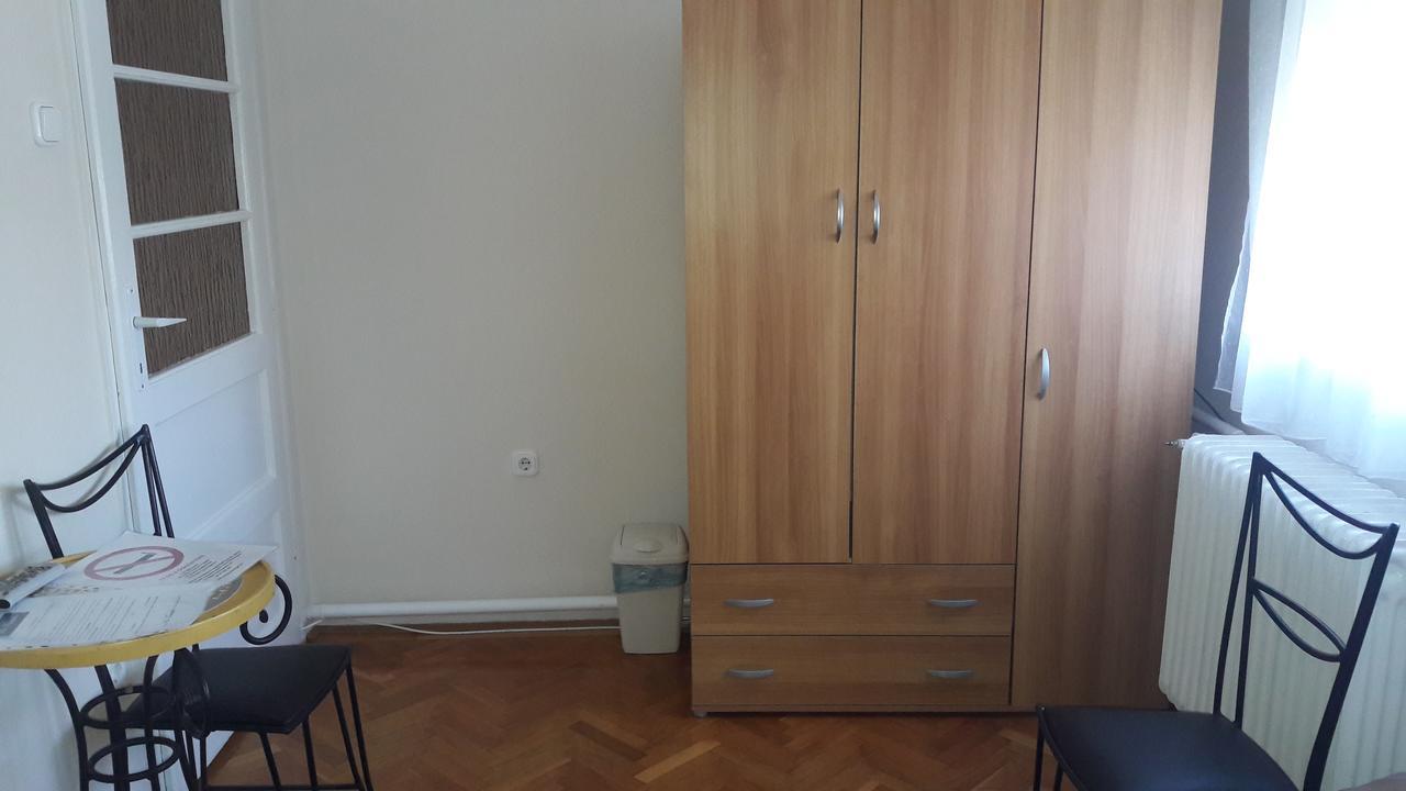 Pero Vendeghaz Hotel Debreţin Exterior foto
